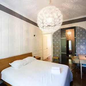 https://charmant-51m-tout-confort-garage.hotels-rhonealpes.com